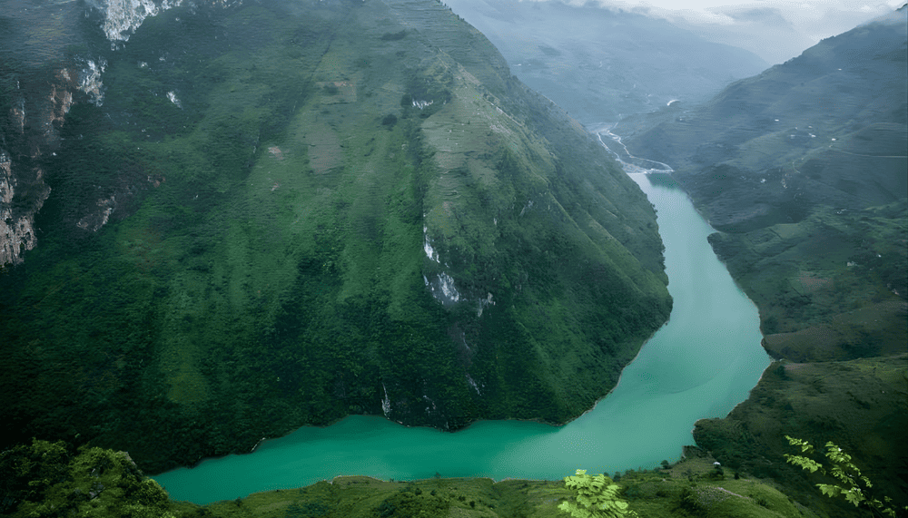 Nho Que River stands out with its stunning emerald-green waters, a rare gem in Vietnam (Source: Fanpage NHO QUE RIVER Paradise)